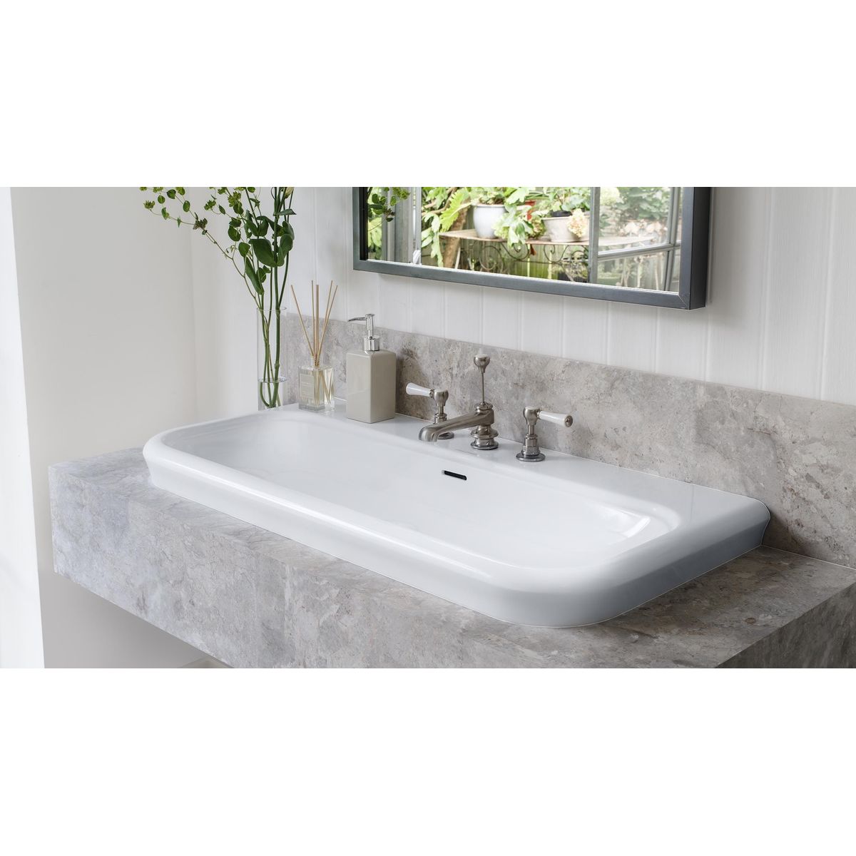 Victoria + Albert Lario 100 Solo Undermount Basin With Overflow, 3 Tapholes