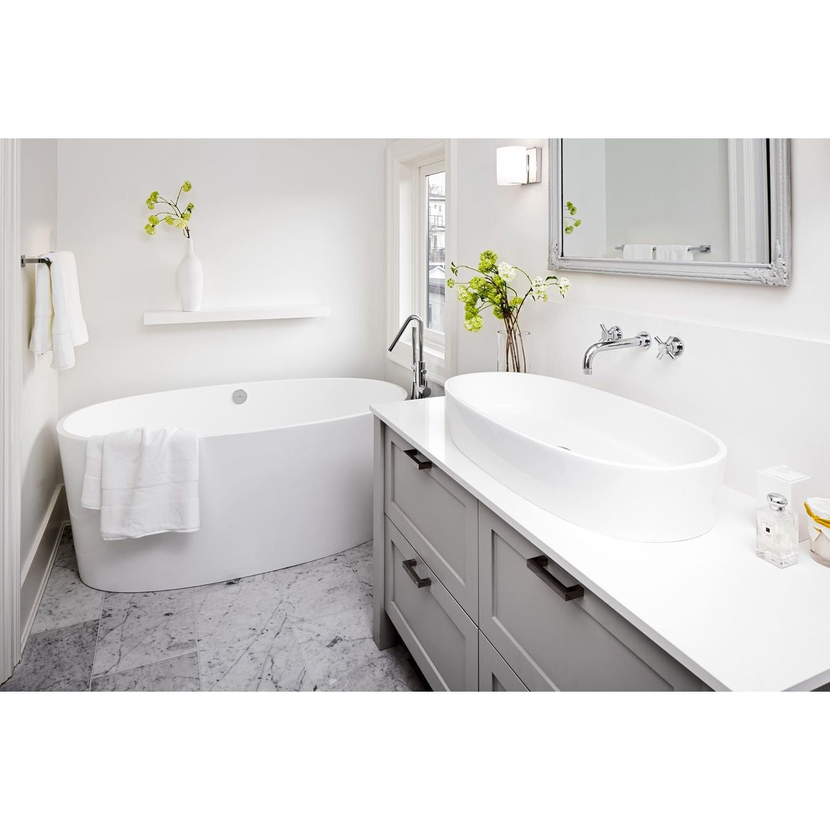 Victoria + Albert IOS Bath, Matte White