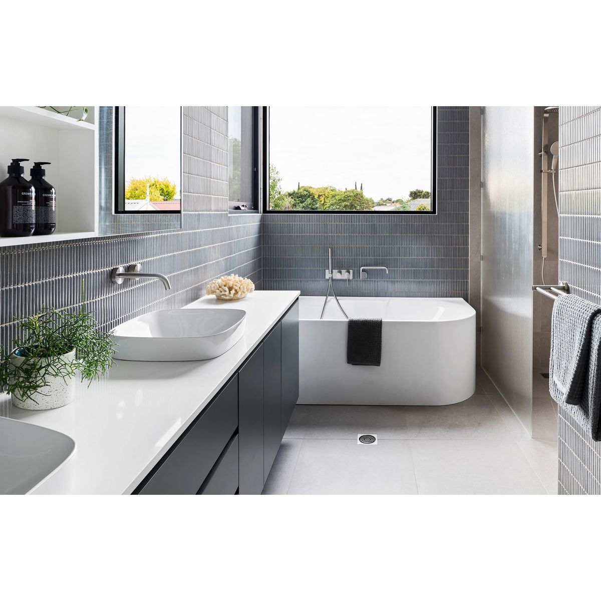 Radii Double Towel Rail 800mm Round Plate - Brushed Nickel