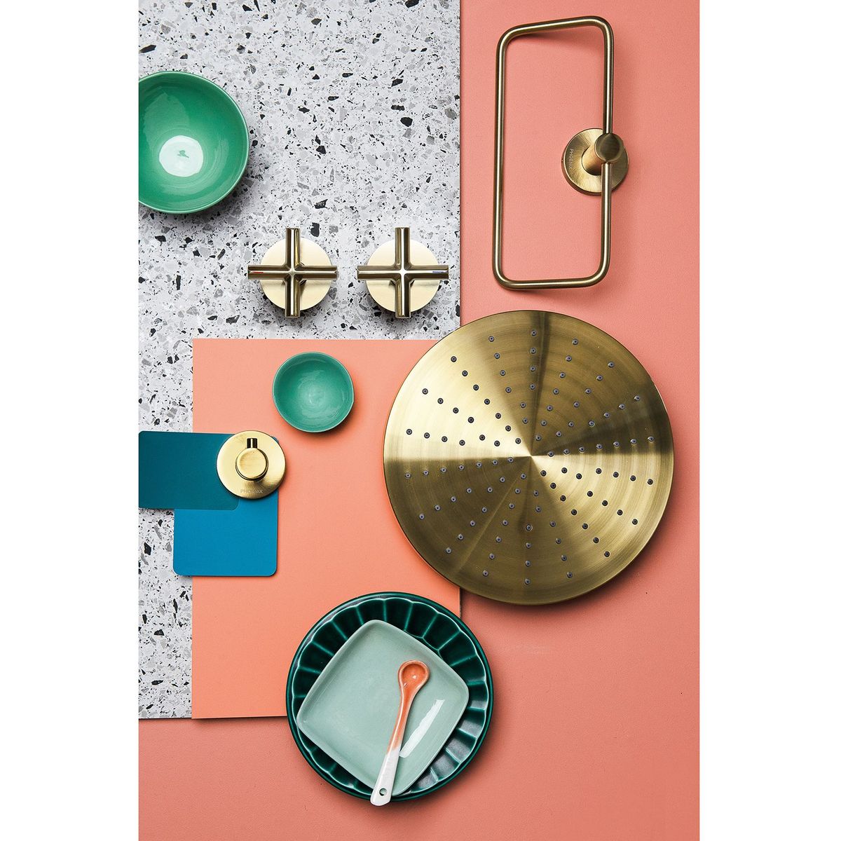 Radii Hand Towel Holder Round Plate - Brushed Gold
