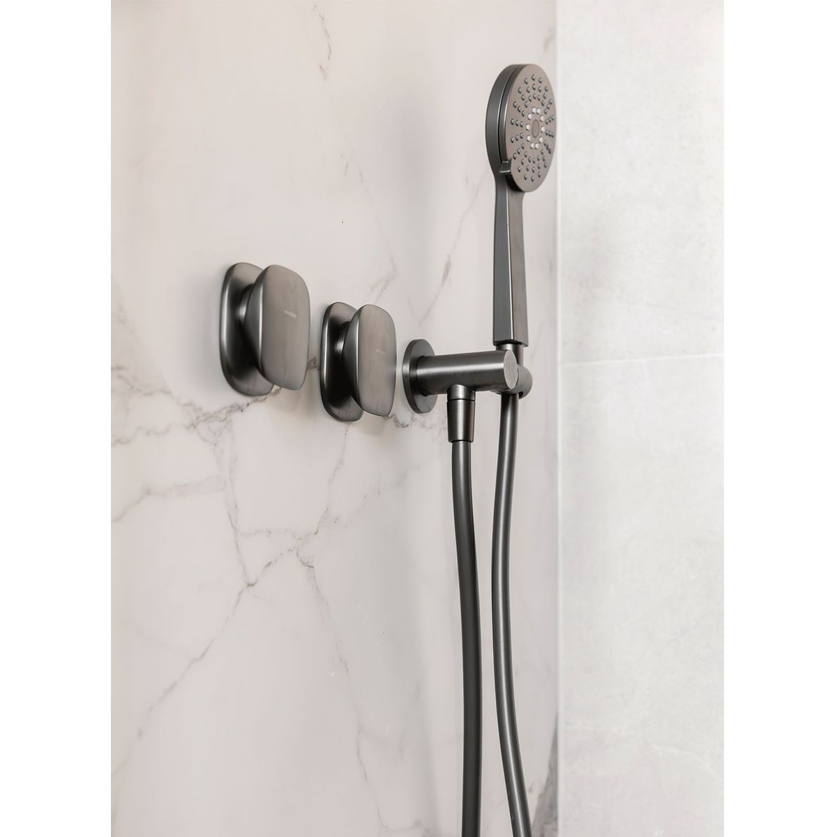 Nuage High-Rise Shower Arm and Rose - Brushed Carbon