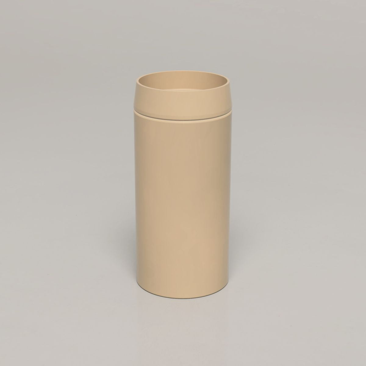 Nood Cylinder Funl Basin in Sand