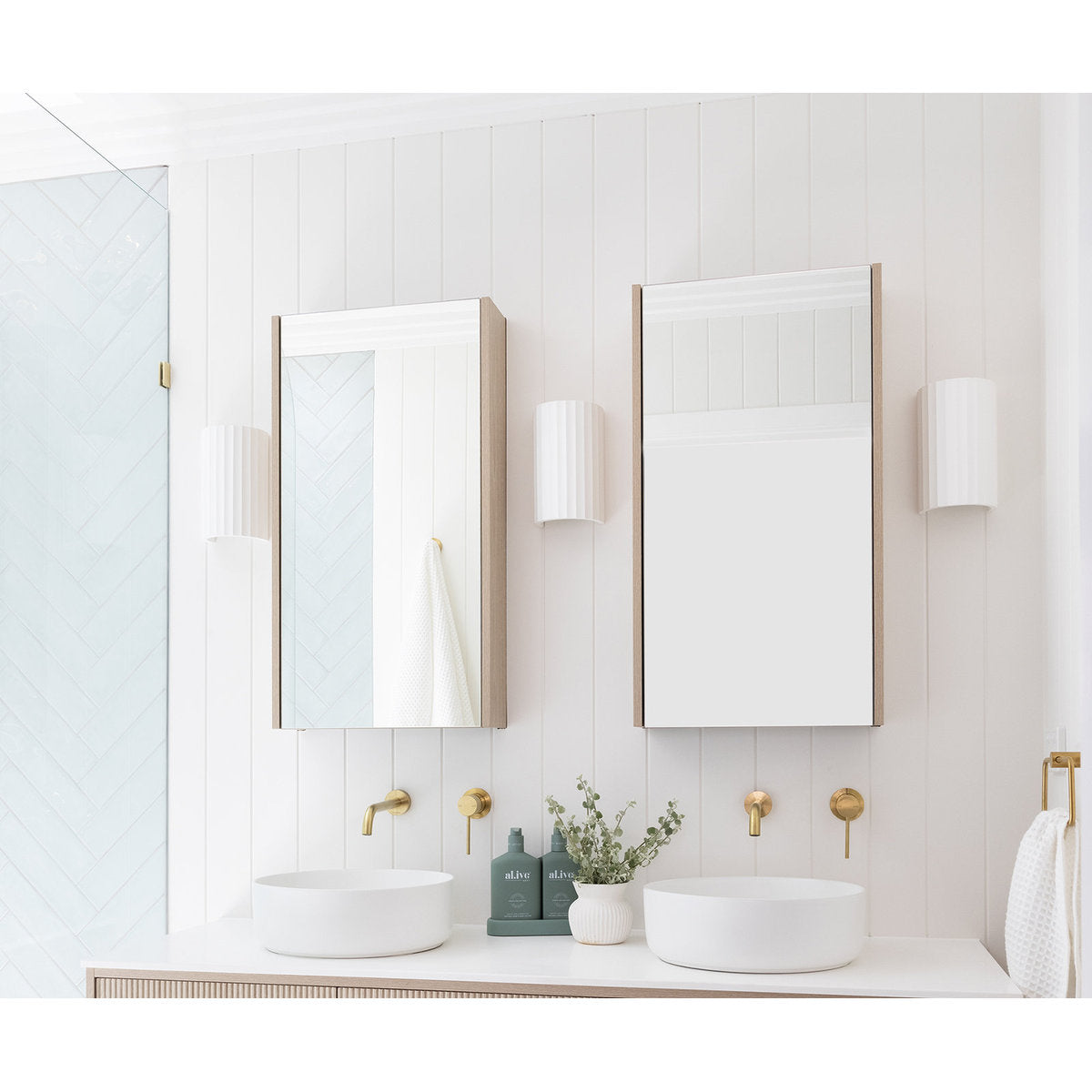 ADP Muse Mirrored Cabinet 430, 1-Door