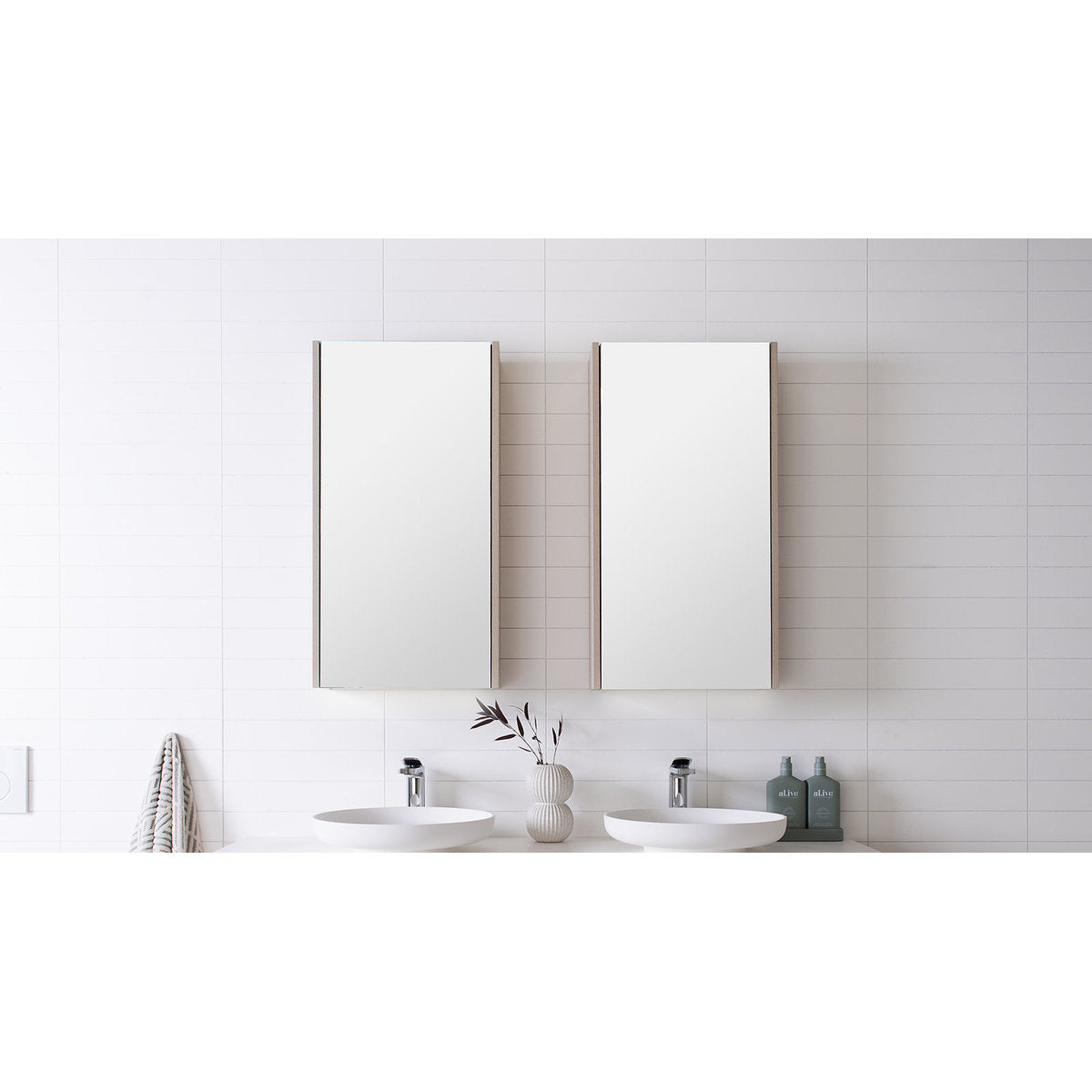 ADP Muse Mirrored Cabinet 430, 1-Door