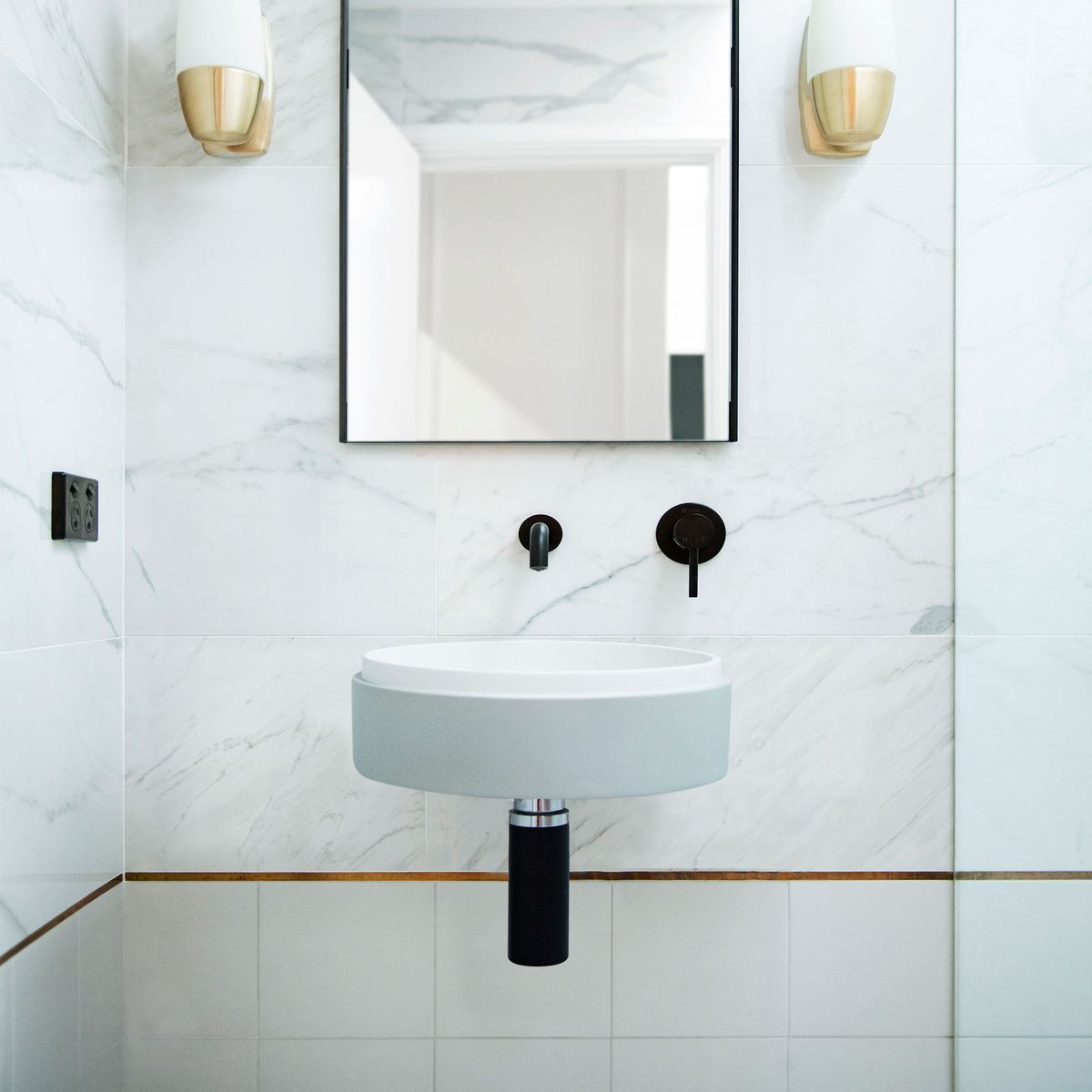 Nood Wall Mount Stepp Circle Basin in Ivory