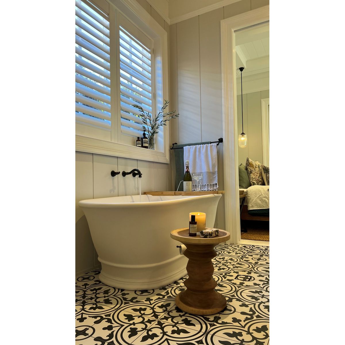 Cambridge 156 Titancast Bath - Satin Silk White