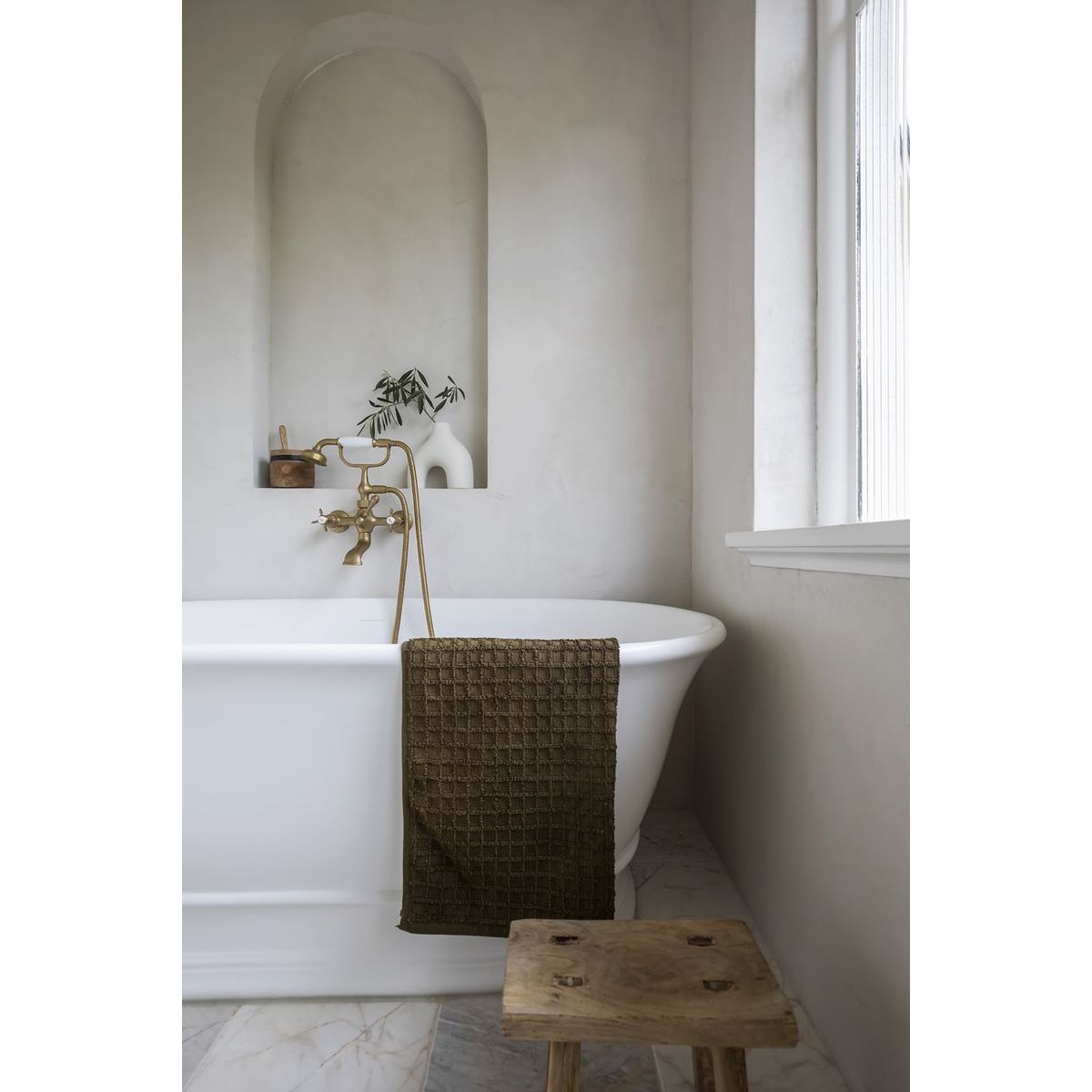Cambridge 156 Titancast Bath - Satin Silk White