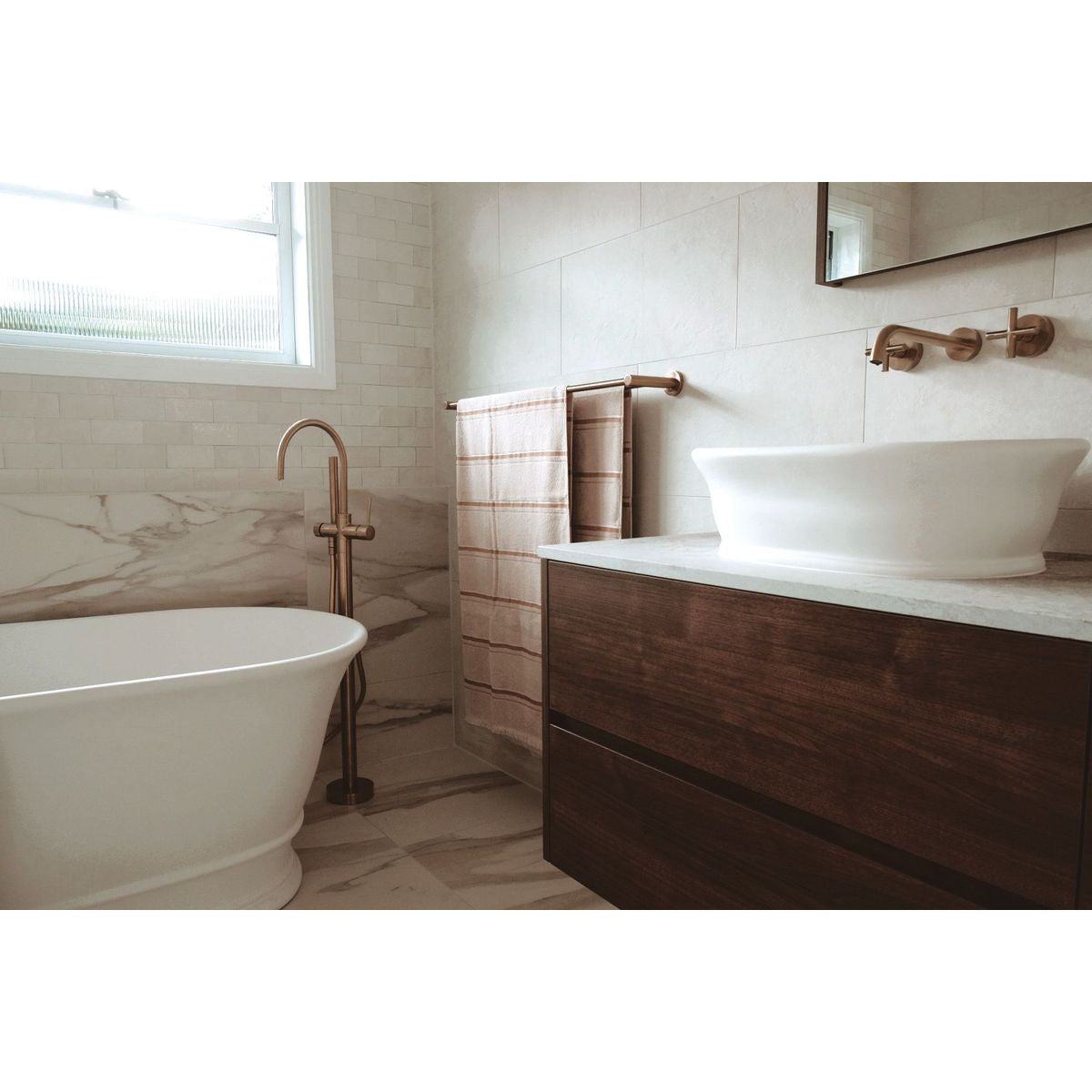 Cambridge 174 Titancast Bath - Satin Silk White