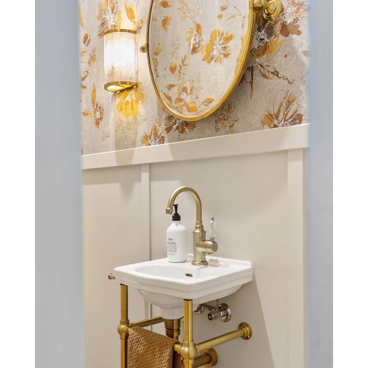 Claremont 38 X 31 Nuovo Basin Stand, Brushed Brass - No Taphole
