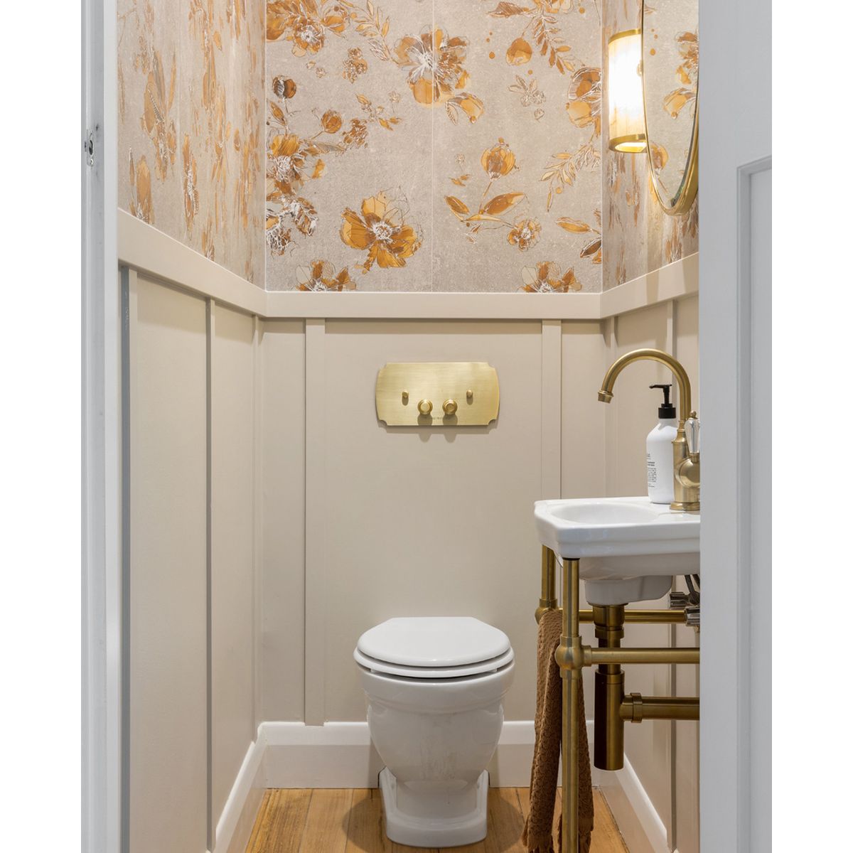Claremont 38 X 31 Nuovo Basin Stand, Brushed Brass - No Taphole