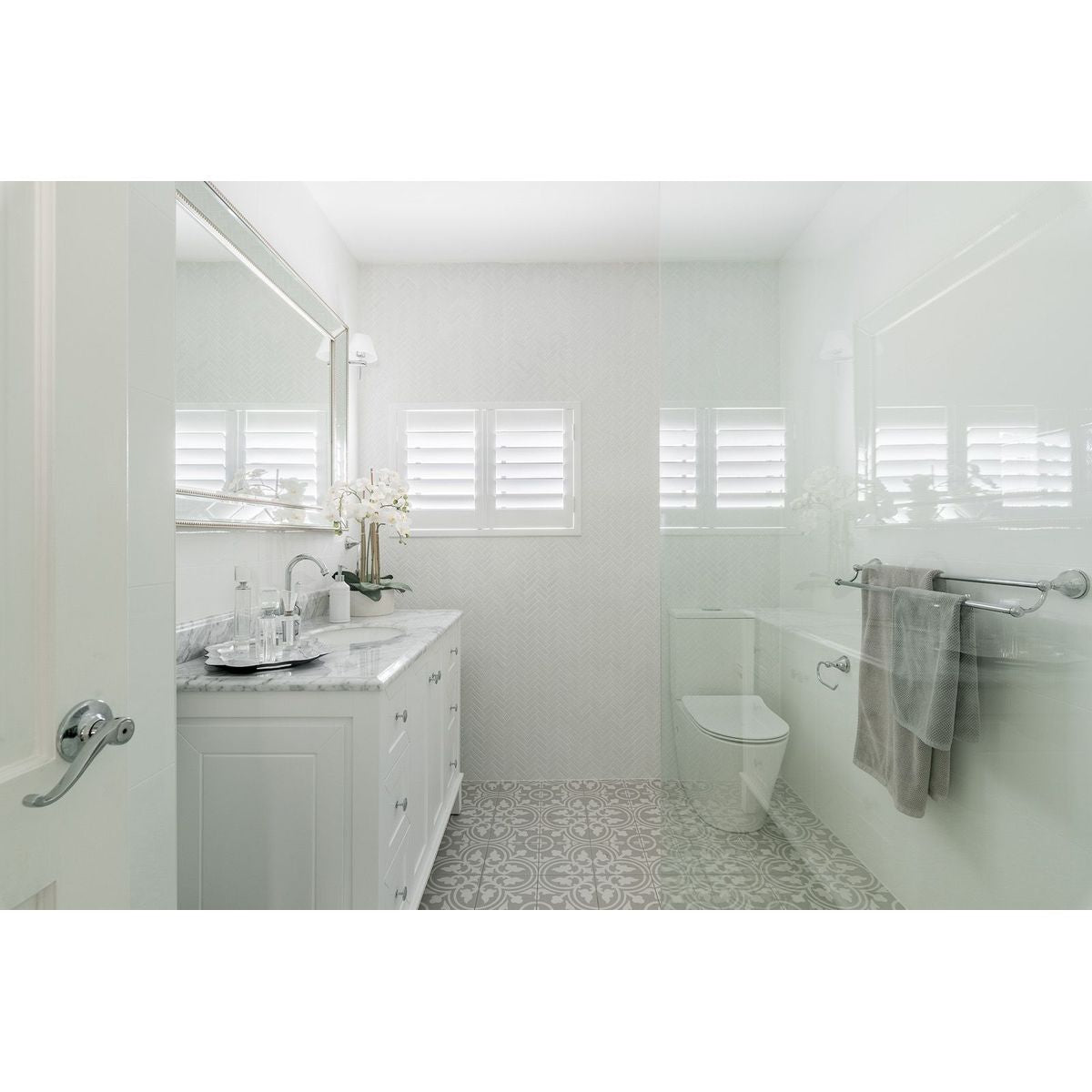 Coventry 120X55 Single Bowl White Vanity With Marble Top & Under Counter Basin - 1 Taphole