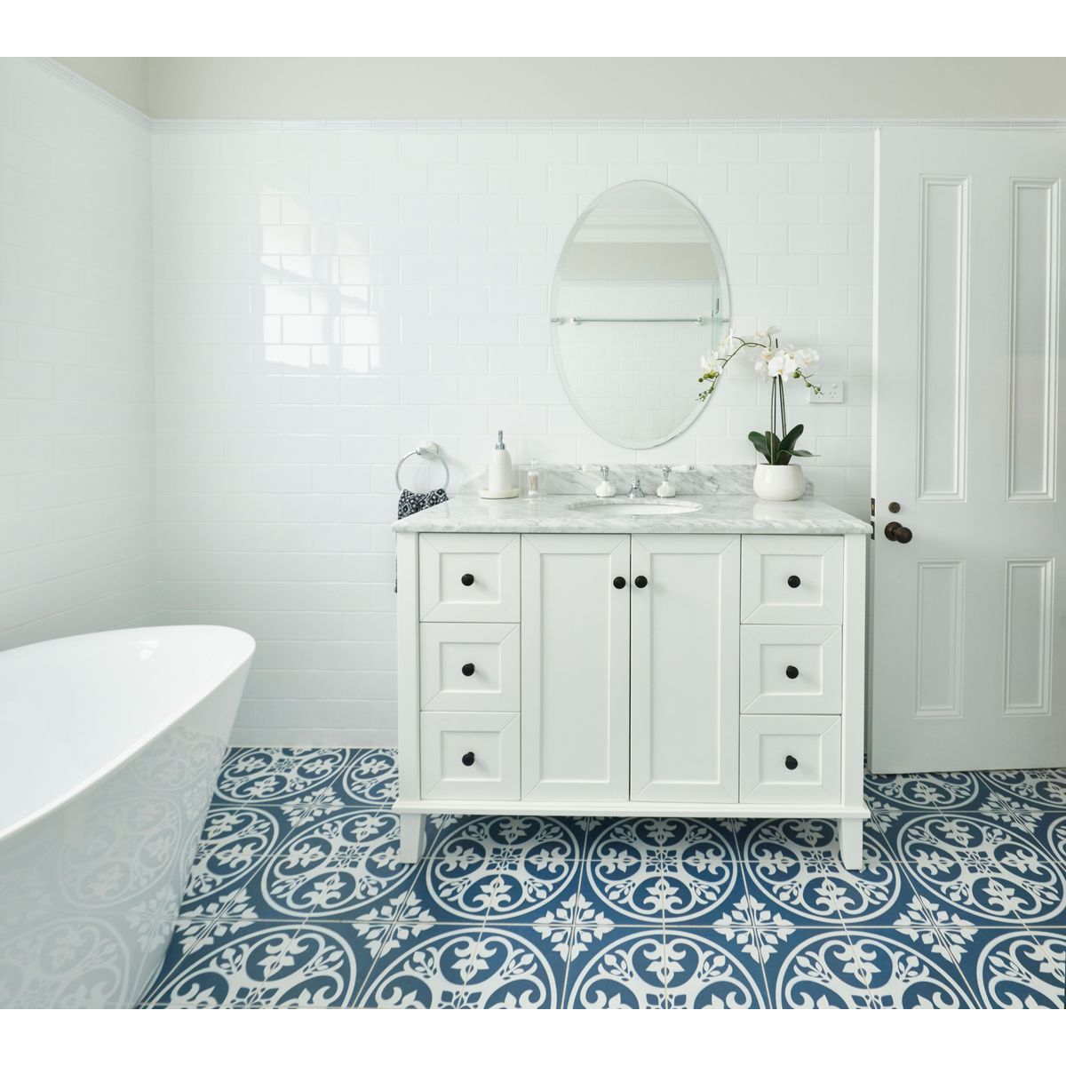 Coventry 120X55 Single Bowl White Vanity With Marble Top & Under Counter Basin - 1 Taphole