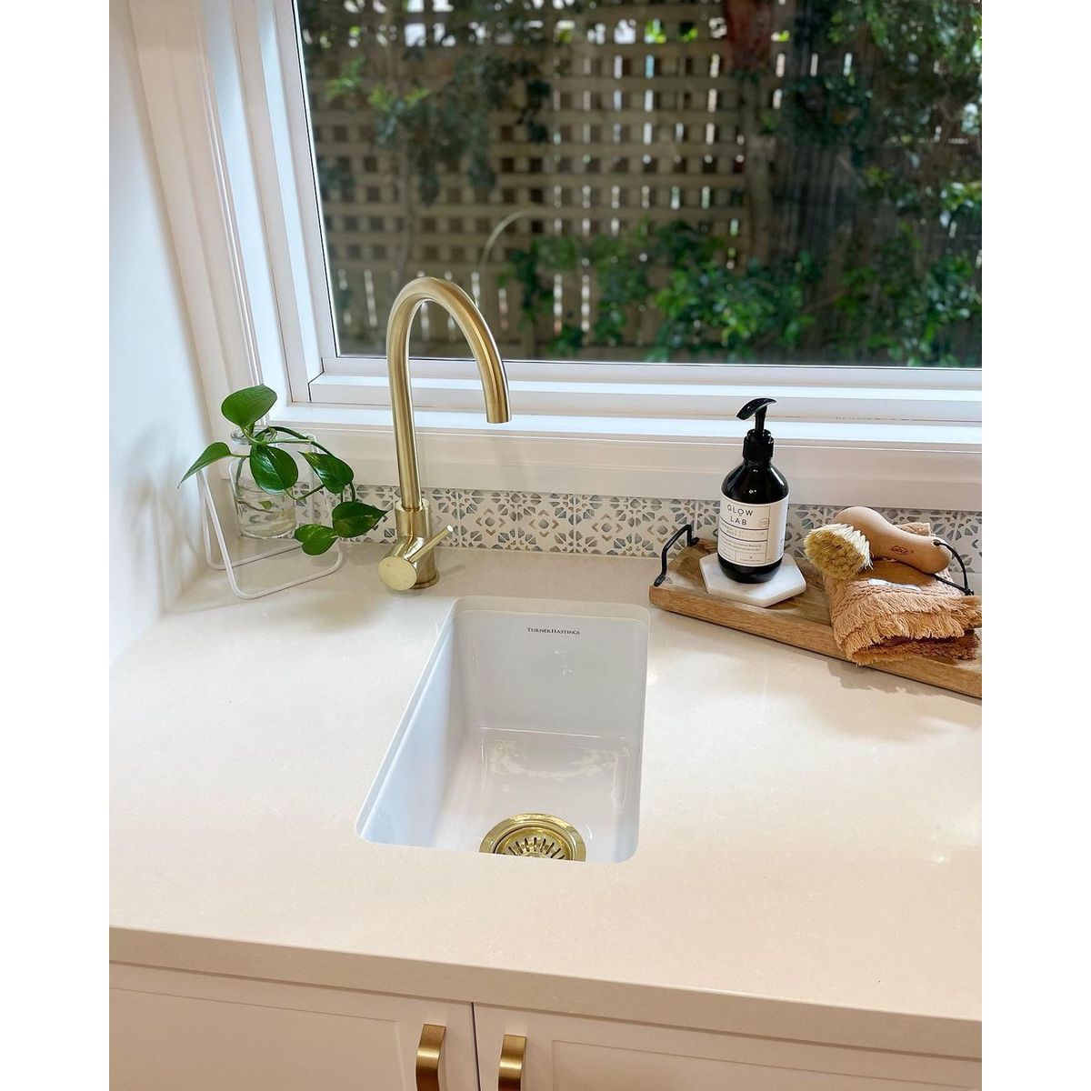 Cuisine 30X46 Inset/Undermount Fireclay Sink - Gloss White