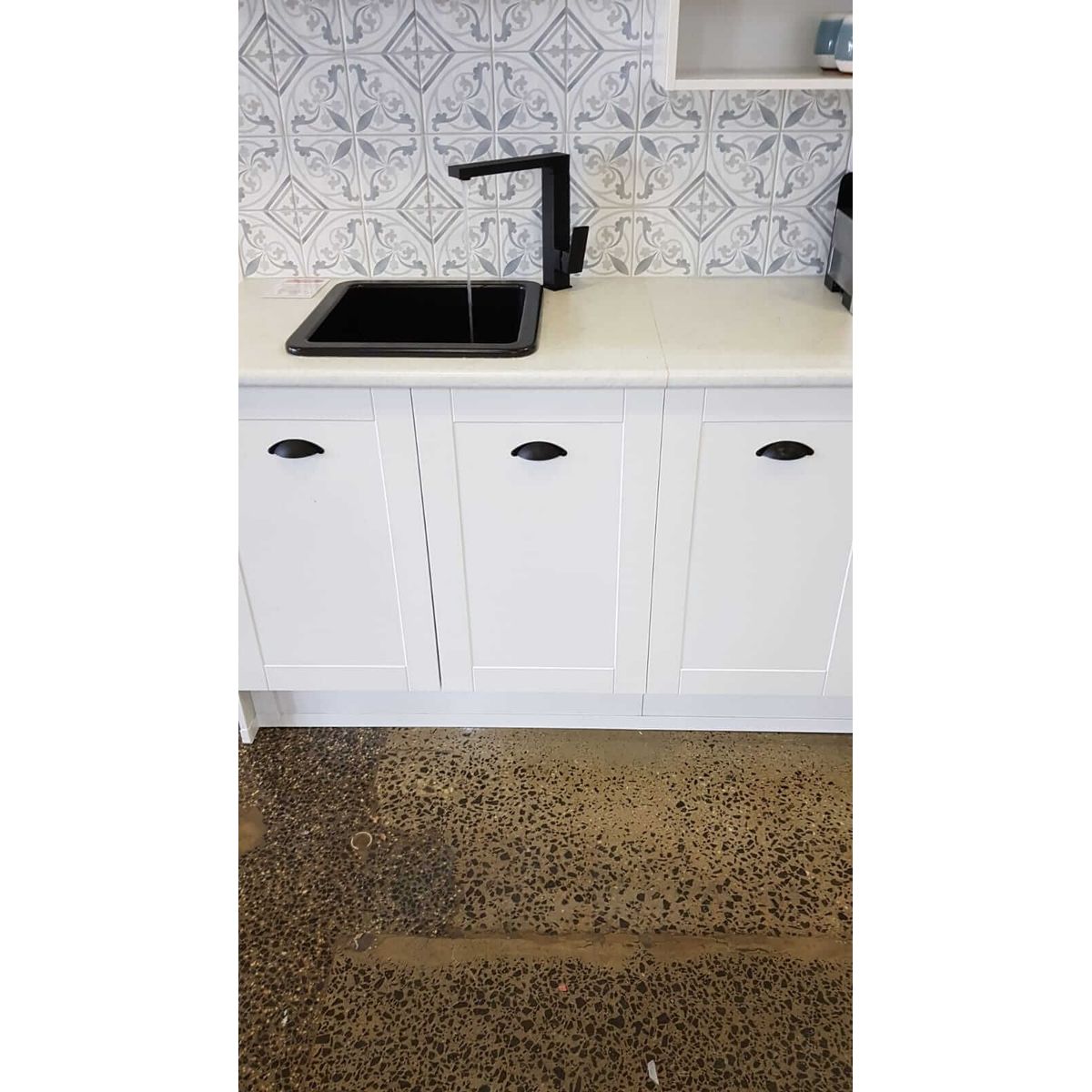 Cuisine 46X46 Inset/Undermount Fireclay Sink Matte Black With Overflow