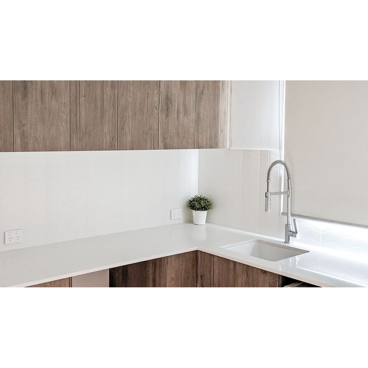 Cuisine 46X46 Inset/Undermount Fireclay Sink With Overflow - Gloss White