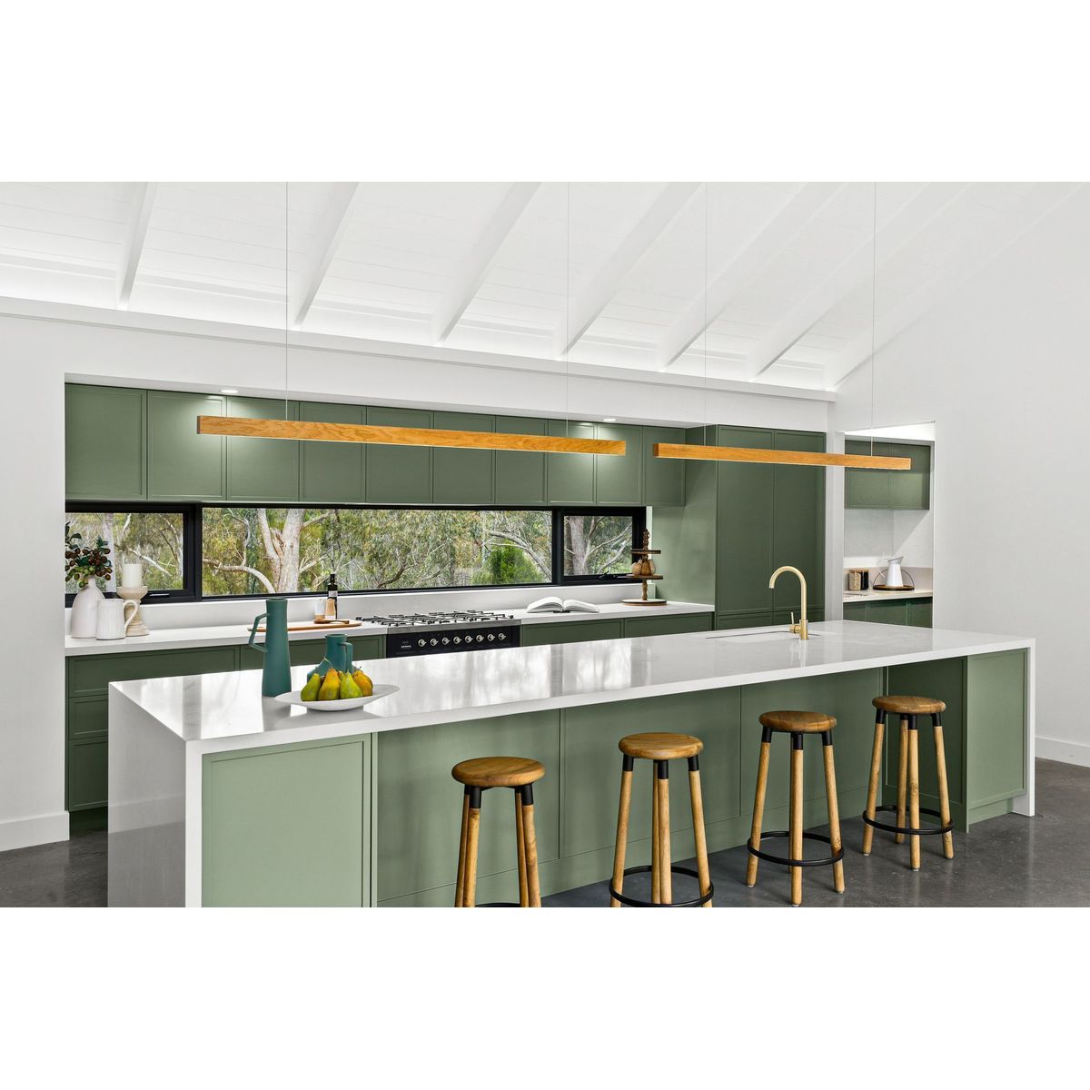 Cuisine 68X48 Inset/Undermount Fireclay Sink With Overflow