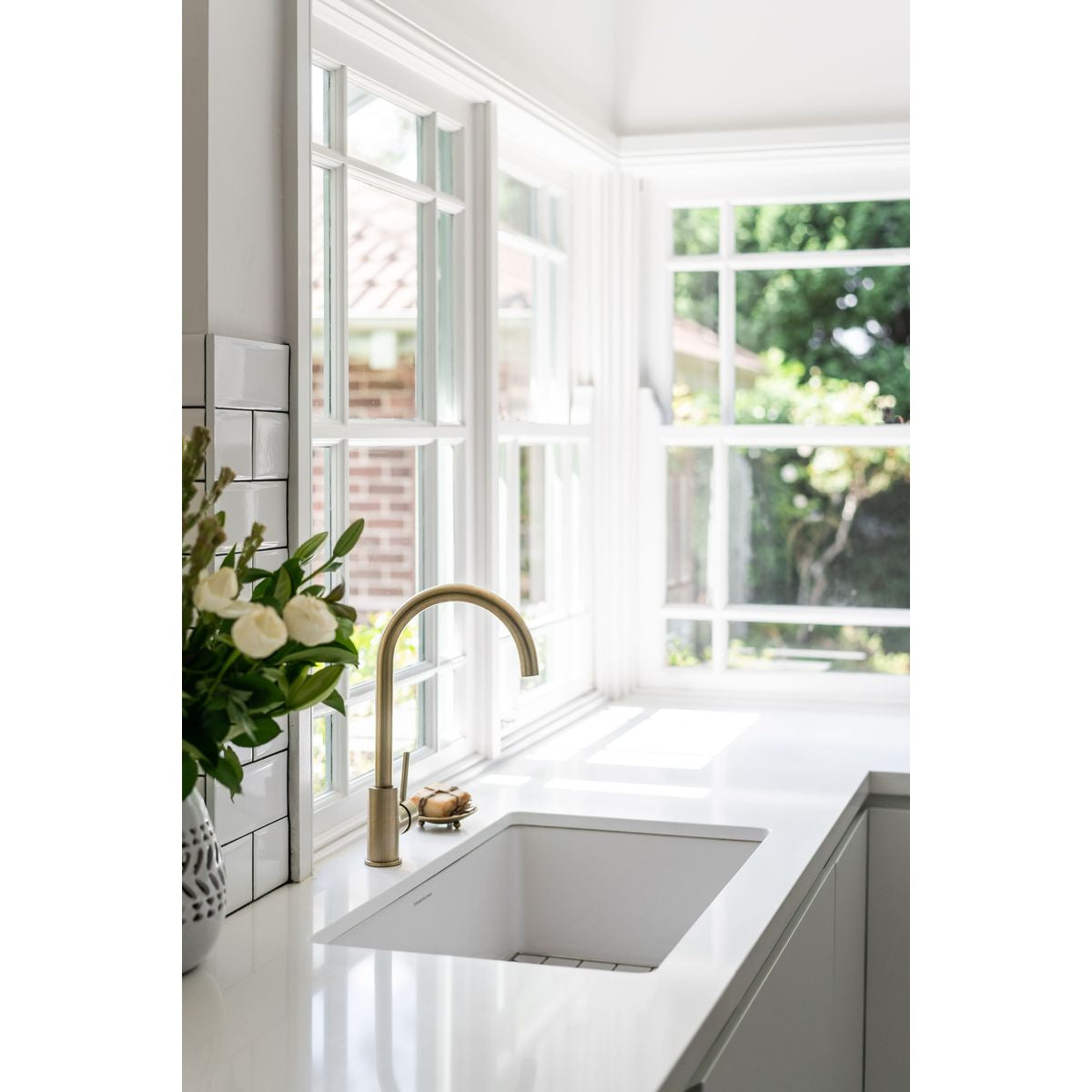 Cuisine 68X48 Inset/Undermount Fireclay Sink With Overflow