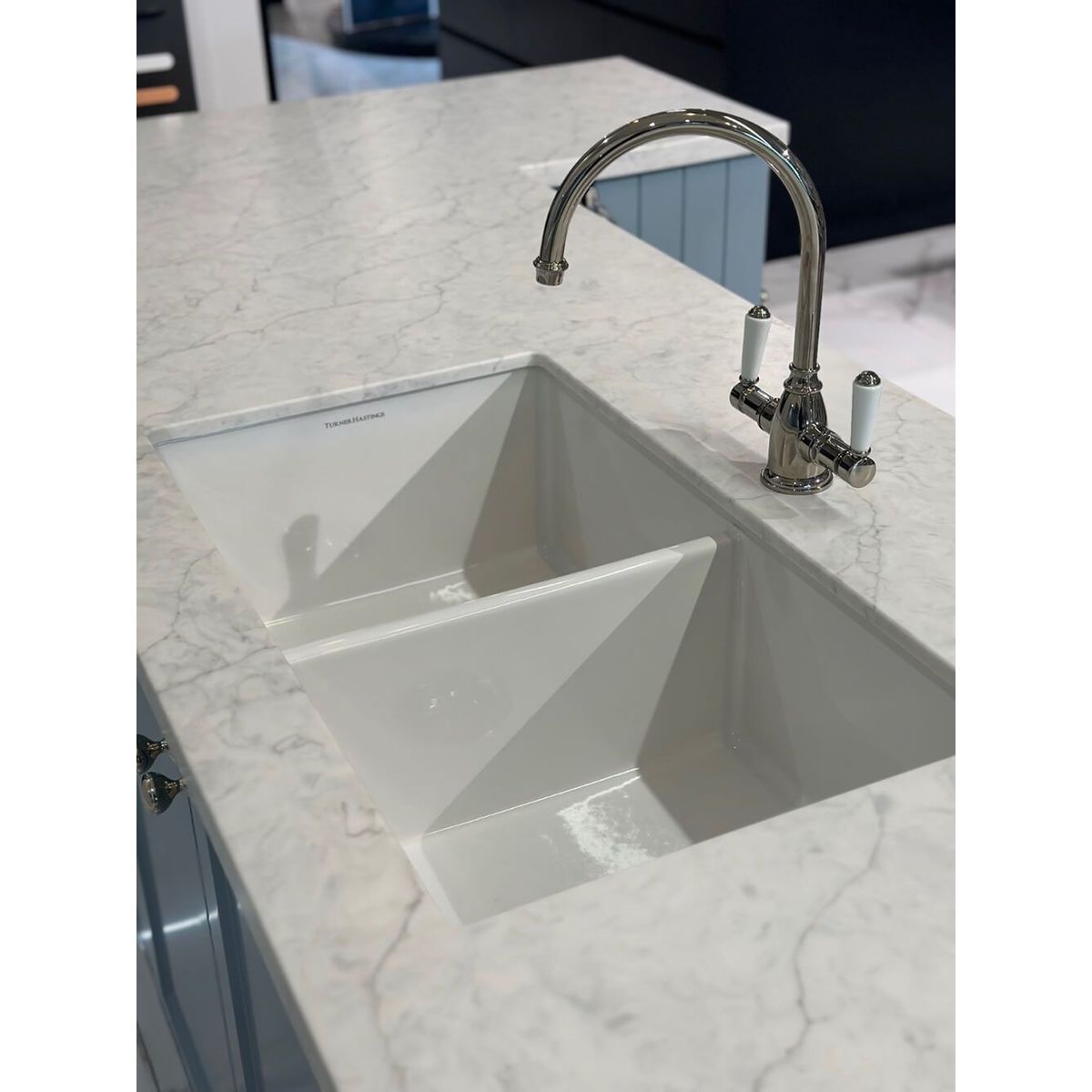 Kit-Cuisine 81X49 Inset/Undermount Fireclay Sink Gloss White With Overflow Included Waste