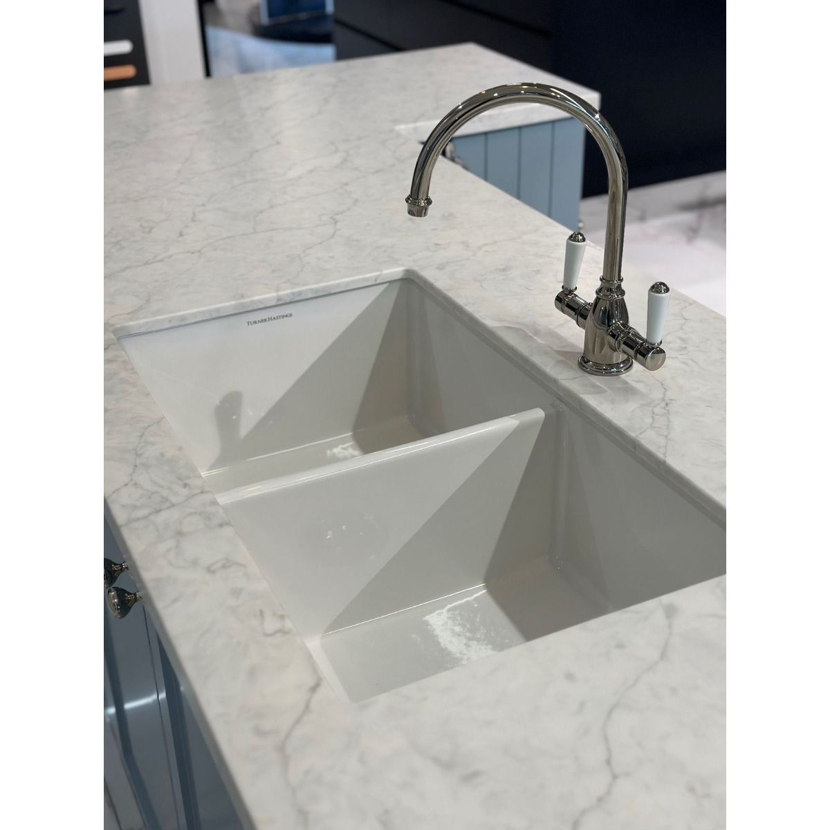 Kit-Cuisine 85X46 Inset/Undermount Fireclay Sink Gloss White With Overflow Included Waste