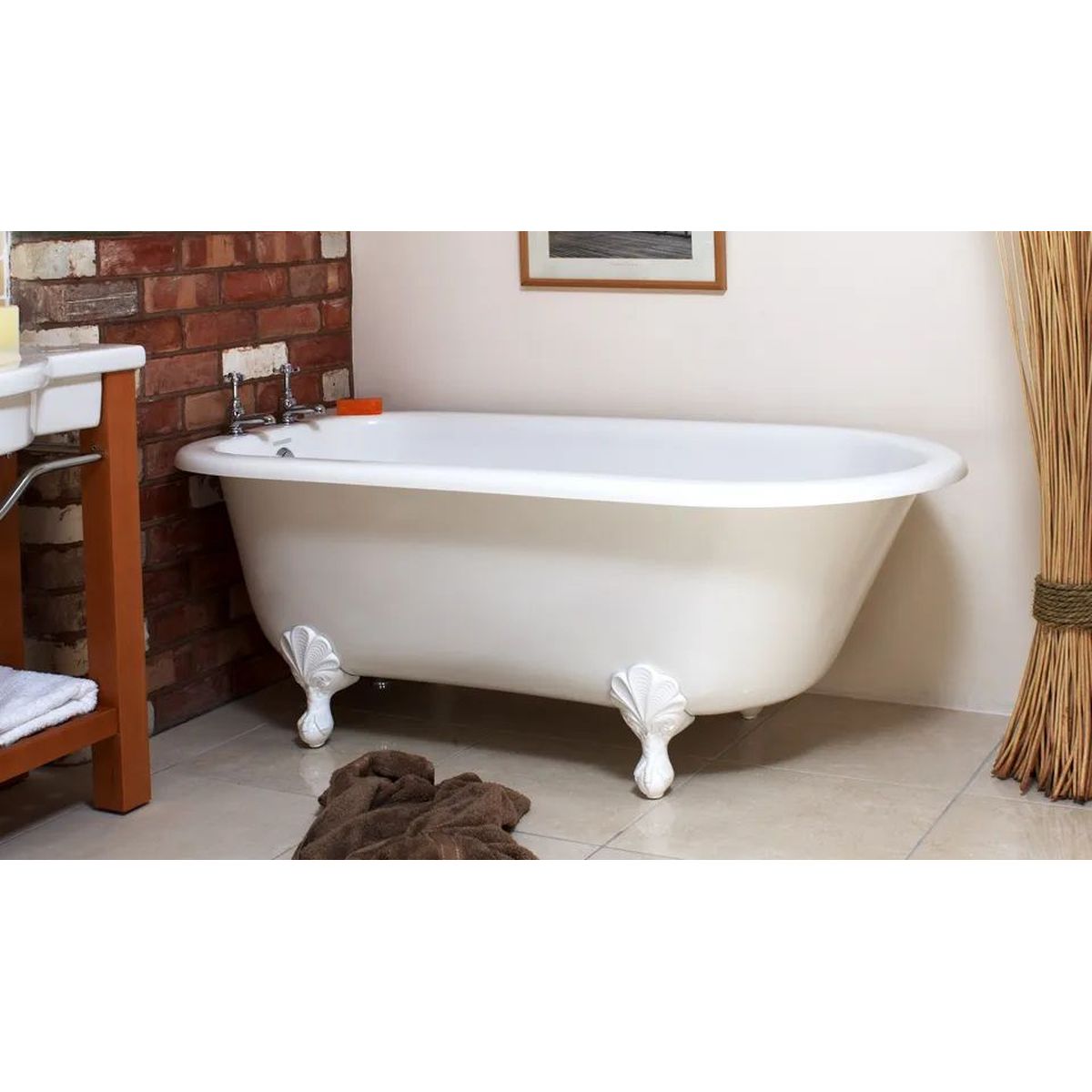 Victoria + Albert Hampshire 1500 Bath, Quarrycast White Feet