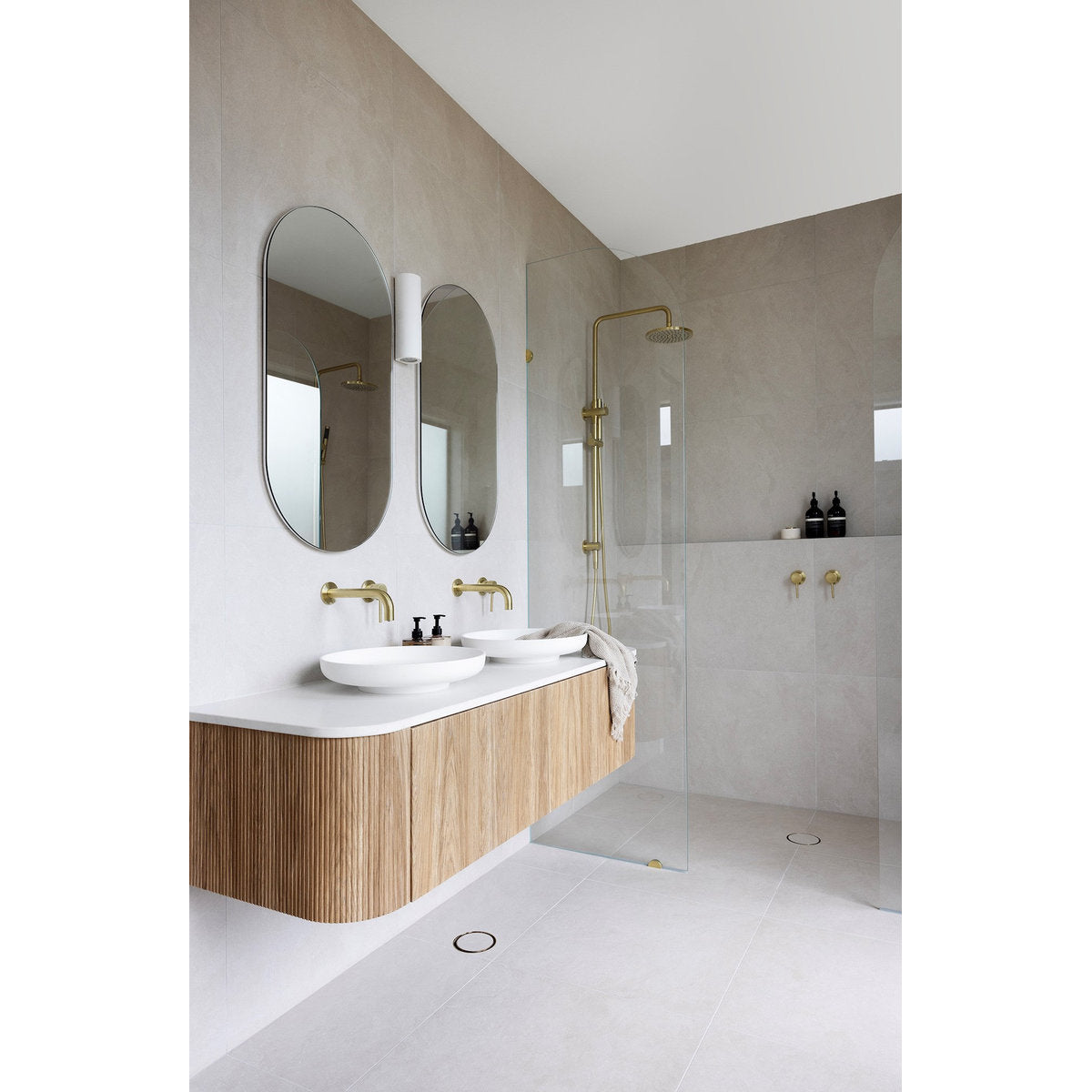 ADP Pill Polished Edge Mirror, 450 x 900