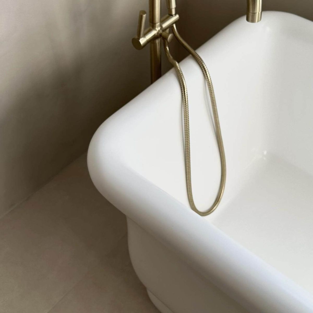 Kirkham 180 Titancast Bath - Satin Silk White