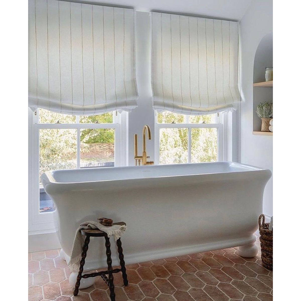 Kirkham 180 Titancast Solid Surface Bath With Ball Feet - Satin Silk White