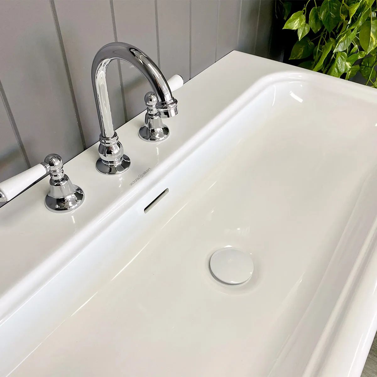 Universal Bath or Basin Pop Up Waste , Matte White