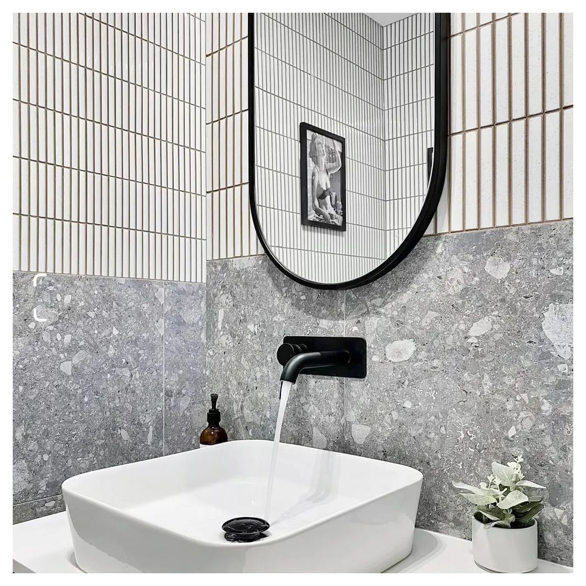 Noosa 900mm Oval Metal Framed Mirror in Matte Black