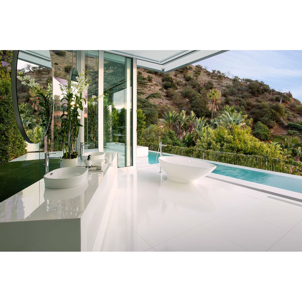 Victoria + Albert Napoli Bath, Gloss White