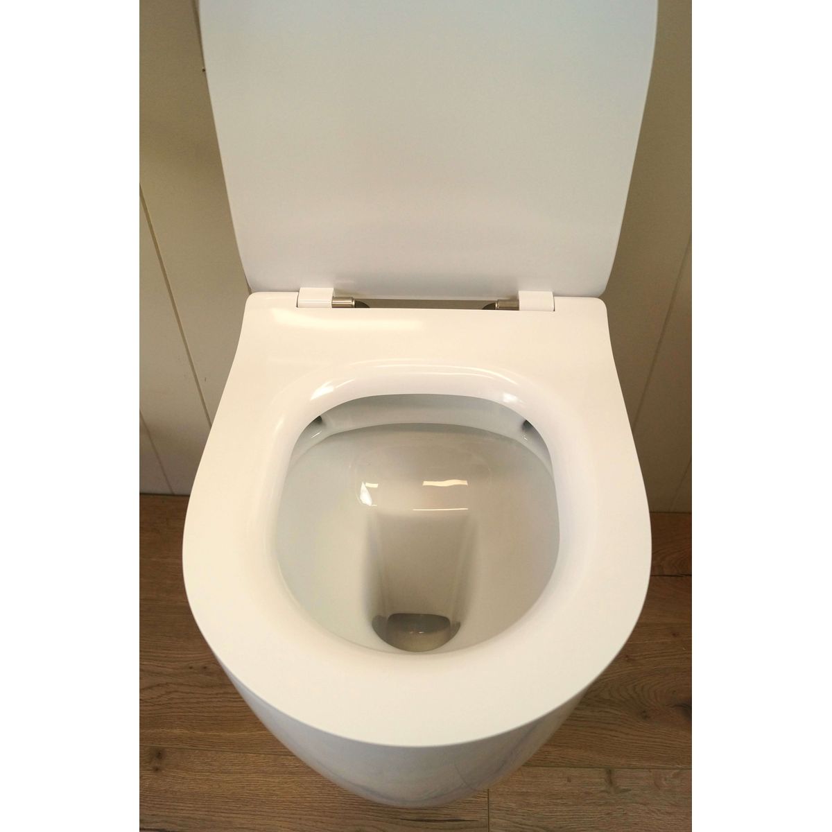 Narva Rimless Floor Pan With Thin Seat, Geberit Inwall Cistern & Abs Button