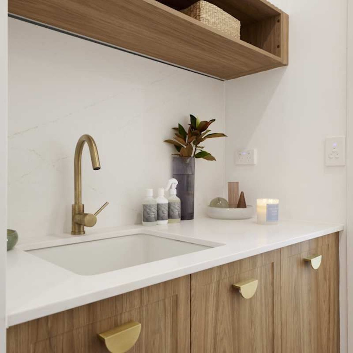 Kit-Novi 50X46 Fireclay Butler Sink - Gloss White With Overflow Included Waste