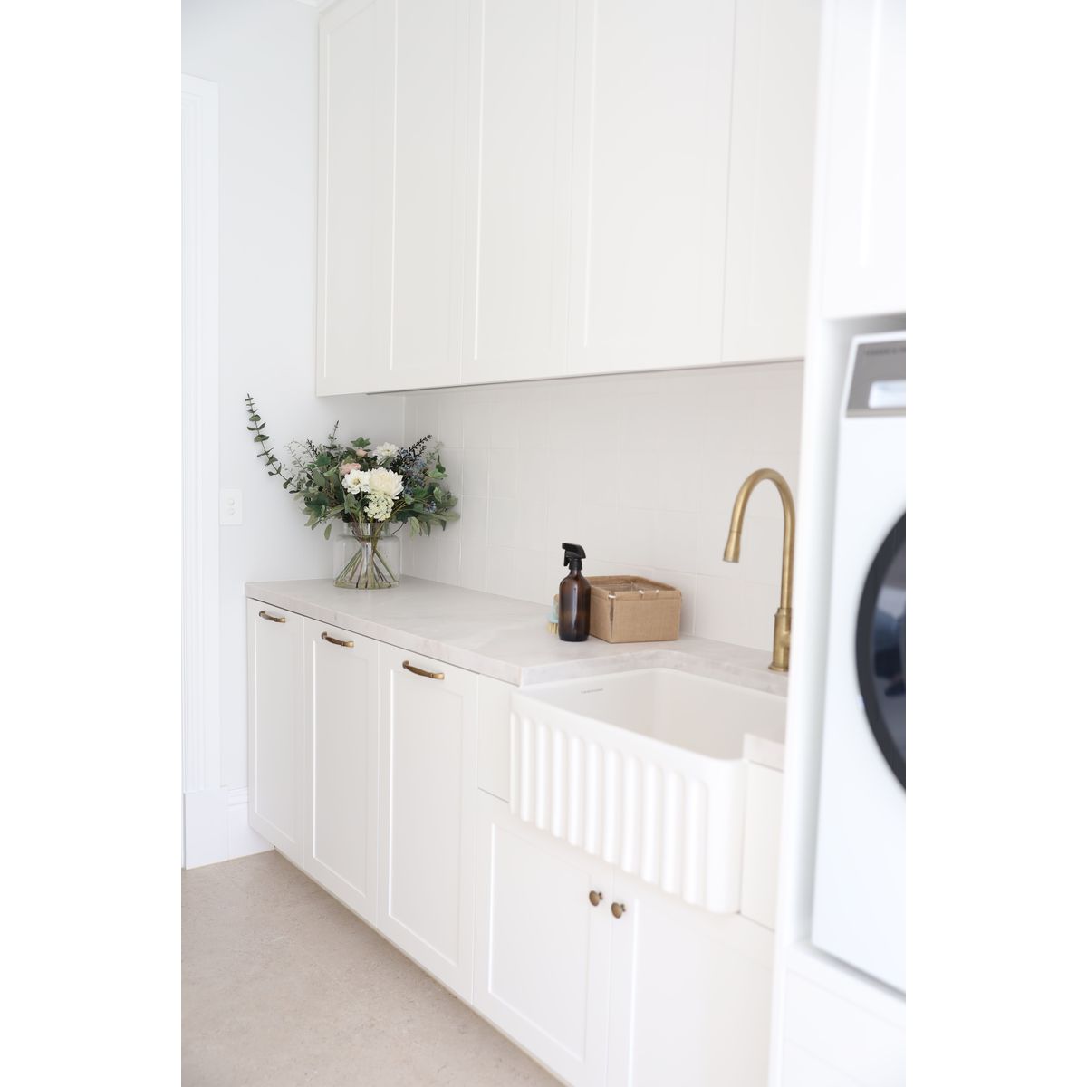 Kit-Novi 60X46 Fireclay Butler Sink - Matte White With Overflow Included Waste