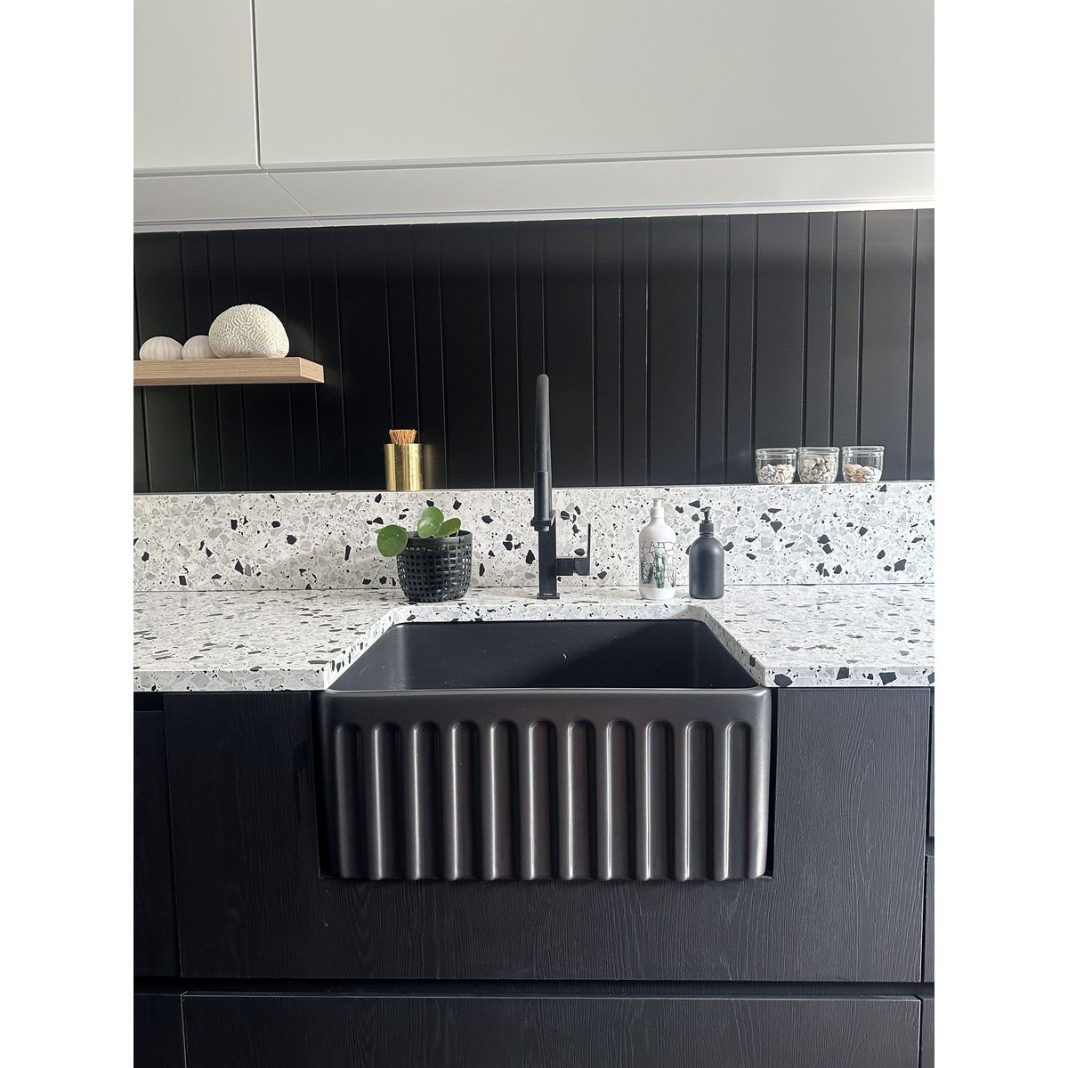 Novi 60X46 Fireclay Butler Sink - Matte Black