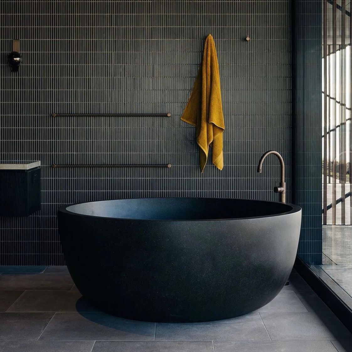 Romeo 1350mm Freestanding Bathtub