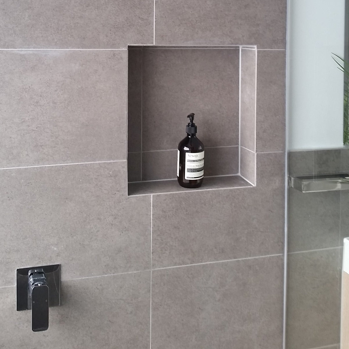 Pre-Fabricated Shower Thermaniche - 425mm x 365mm x 70mm
