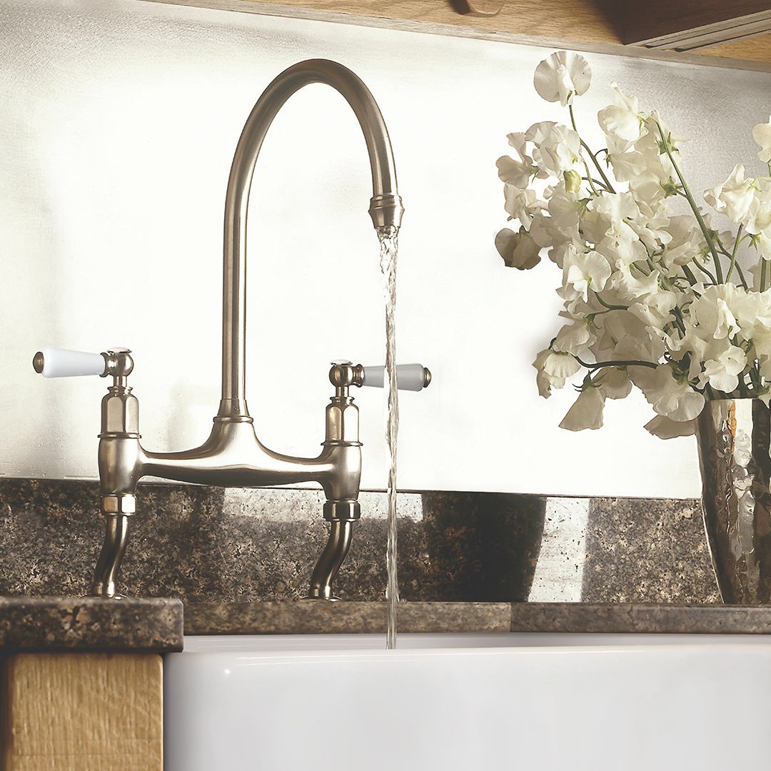 Shaws Butler 600 Sink with overflow