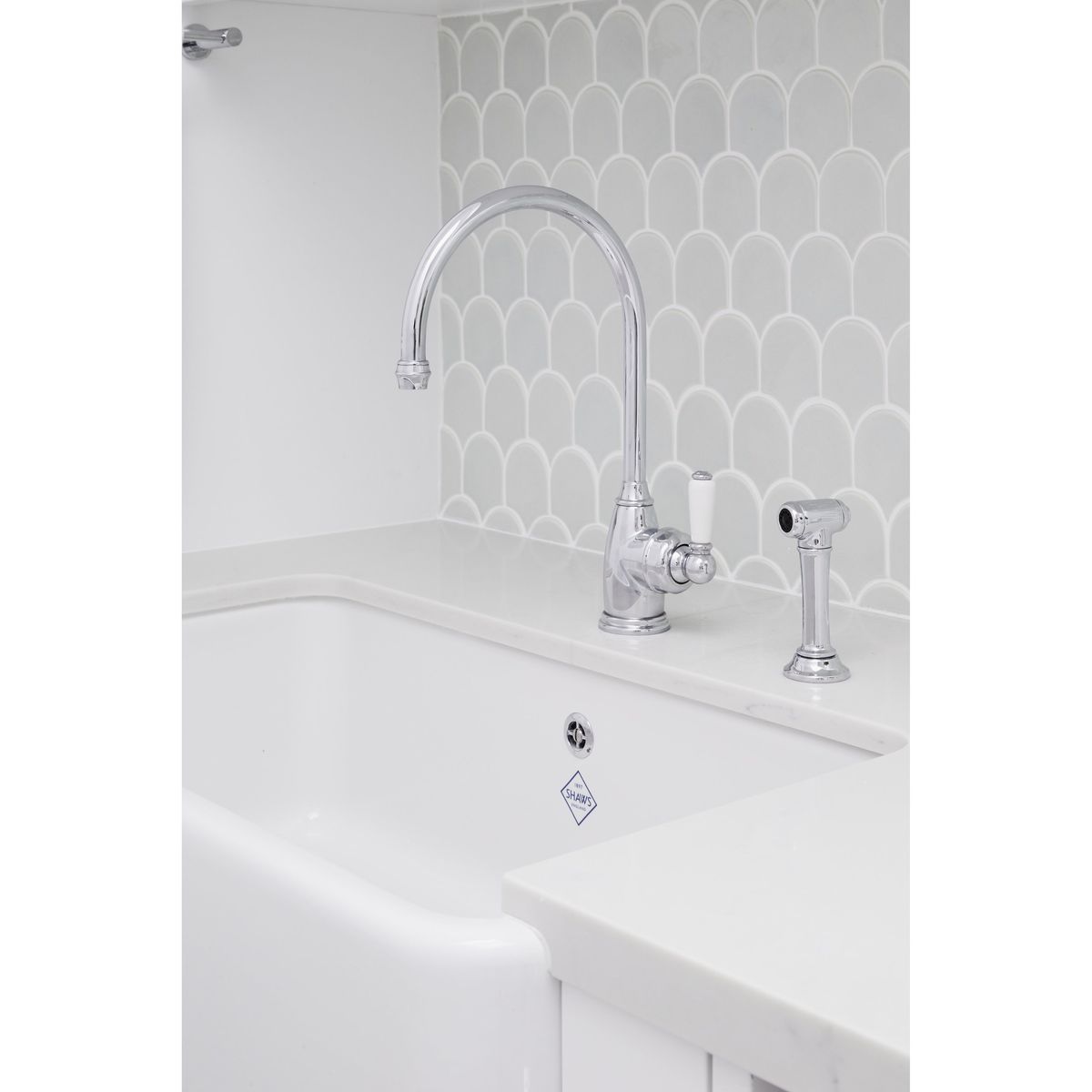 Shaws Butler 800 Sink with overflow