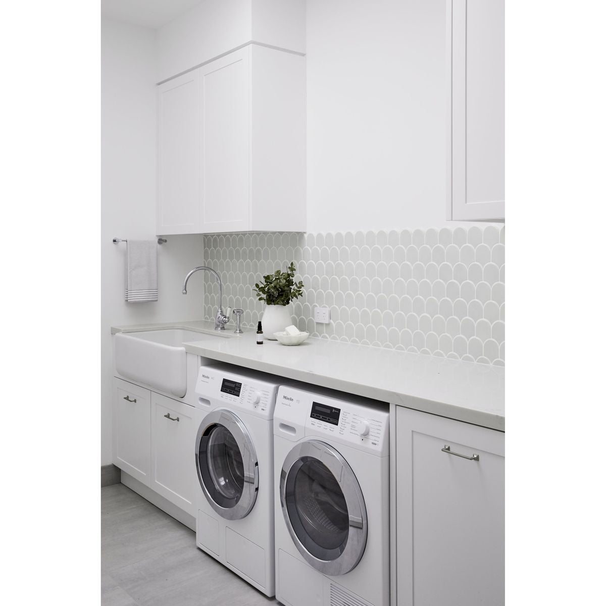 Shaws Butler 800 Sink with overflow